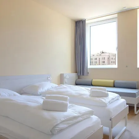 Meininger Hauptbahnhof 3*