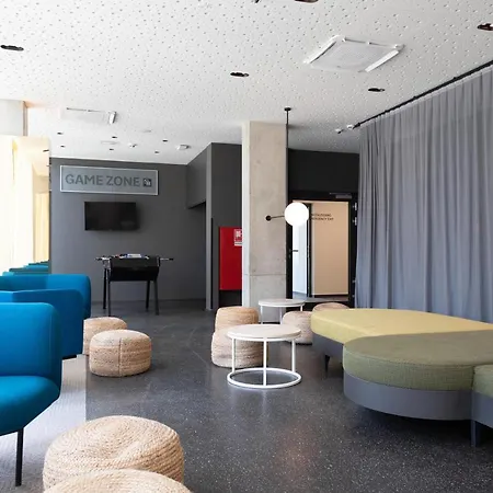 Hotel Meininger Hauptbahnhof 3*