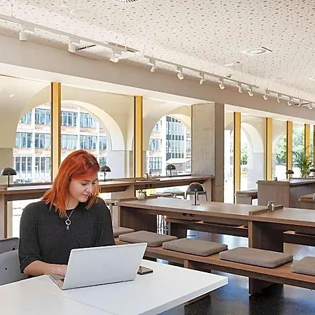 Meininger Hauptbahnhof Otel 3*