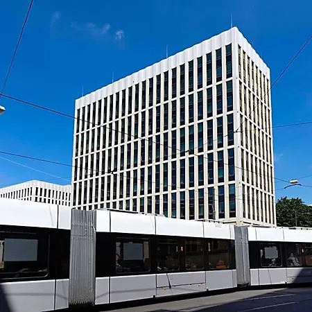 Meininger Hauptbahnhof 3*