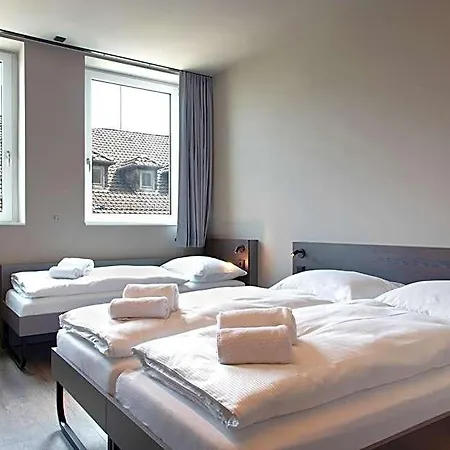 Meininger Hauptbahnhof 3*