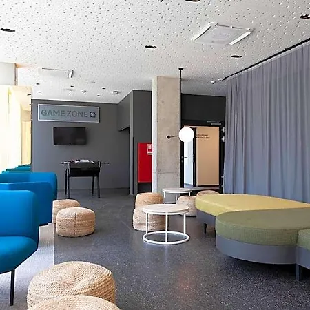 Meininger Hauptbahnhof Otel 3*