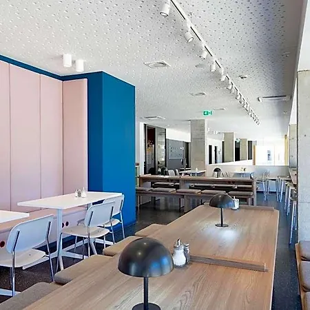 Meininger Hauptbahnhof Otel 3*
